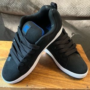 DC sort shoes size 11